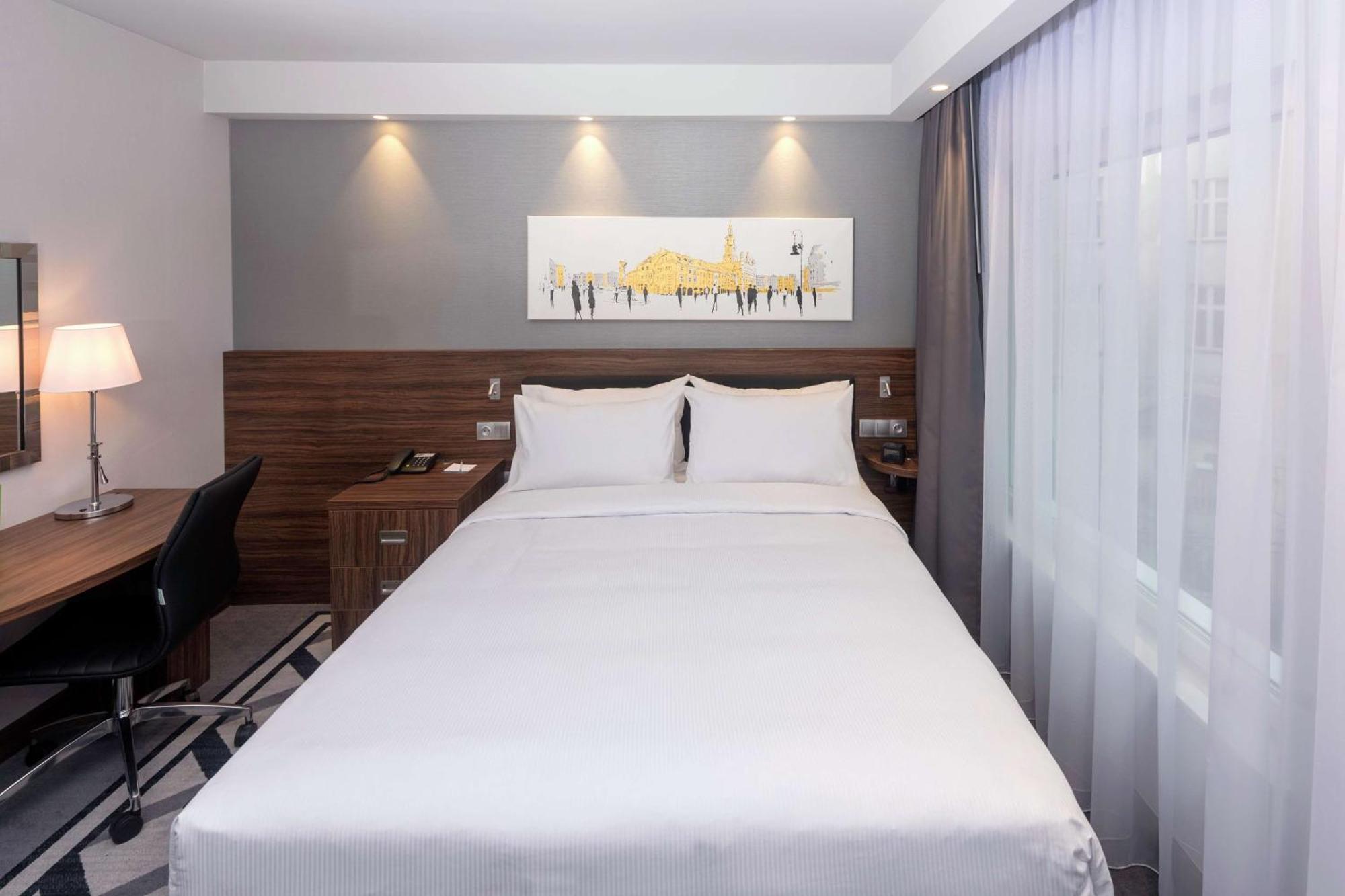 Hotel Hampton By Hilton Poznan Old Town Exterior foto